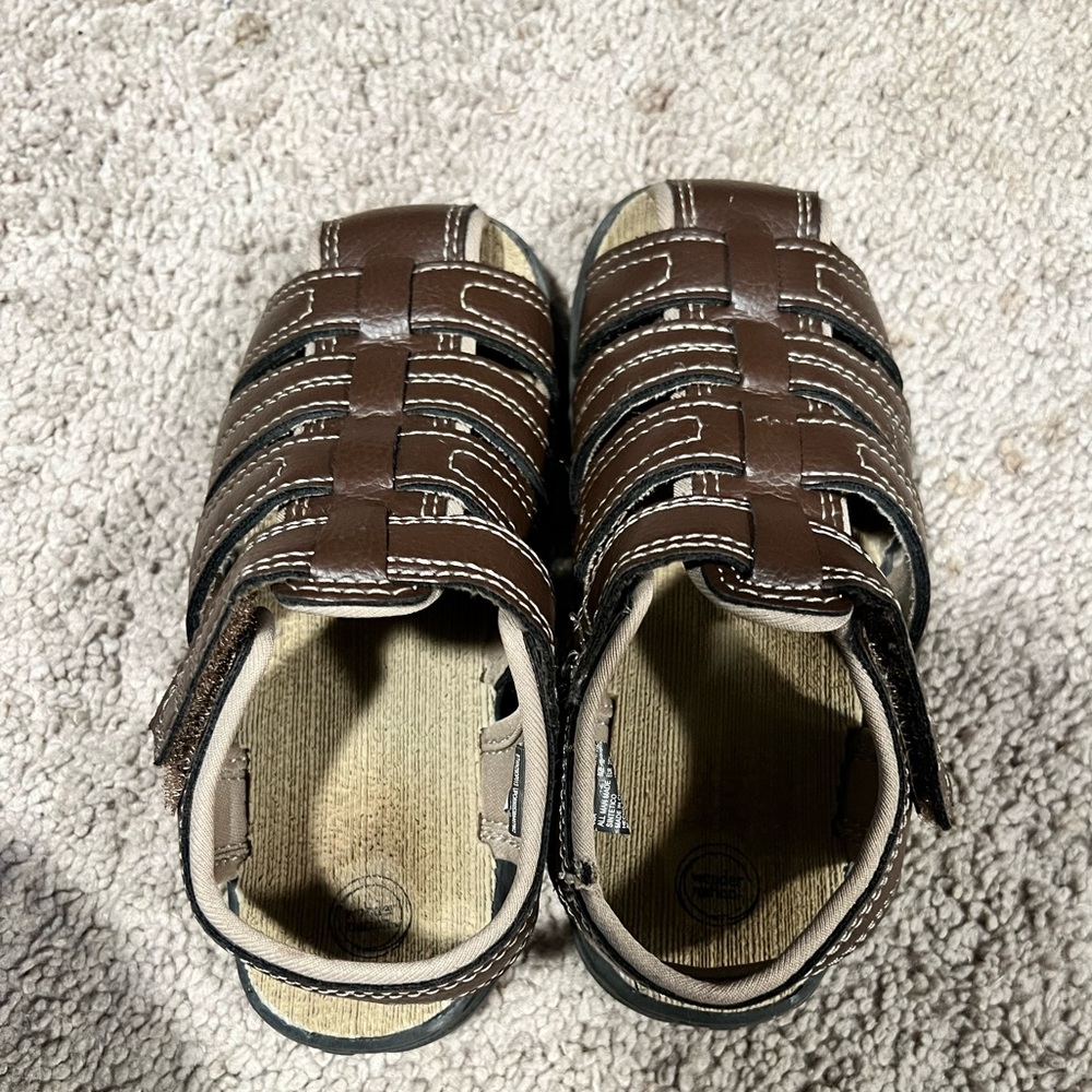 The children’s place sandals size 11